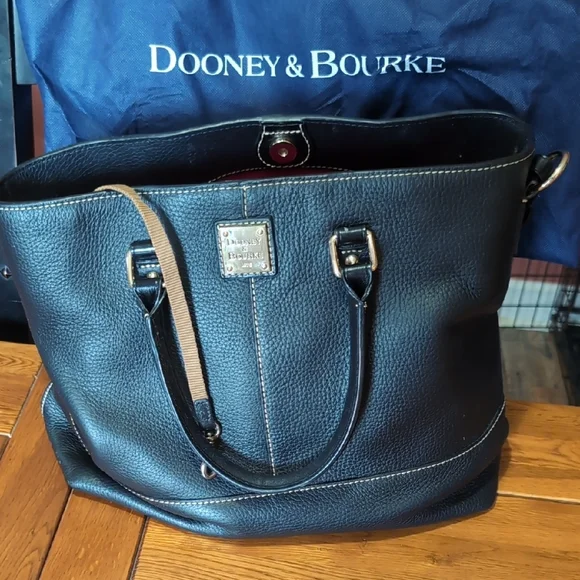 Dooney & Bourke Black Leather Women's Bag - Picture 7 of 8